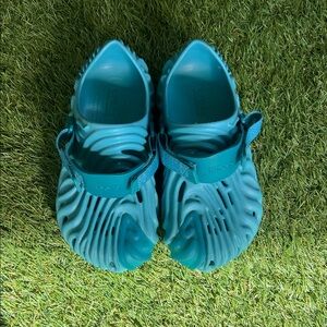 Crocs Salehe Bembury Pollex Clogs In Ice
Blue M9